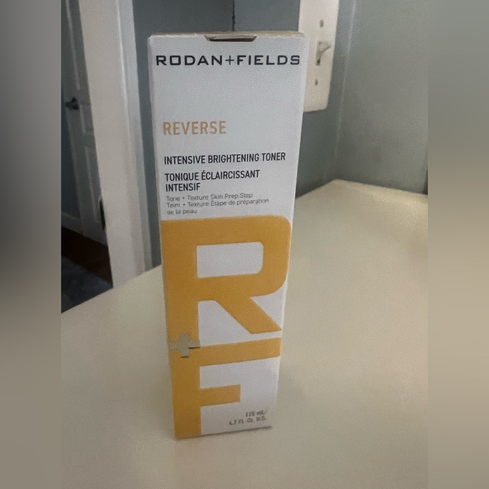 Rodan & Fields Reverse Regimen (NEW) - Picture 2 of 6